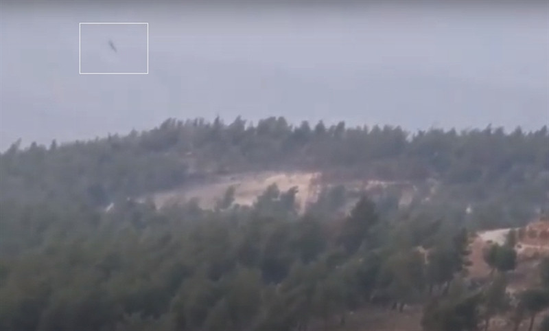 Lý do đòn không kích của Su-30SM chính xác gần như tuyệt đối bởi tất cả vũ khí được sử dụng trong đợt tấn công này đều là bom dẫn đường KAB-500S-E. Loại bom này được thiết kế với những đầu đạn dẫn đường chính xác hoạt động theo nguyên tắc "ném và quên" có thể tiêu diệt mục tiêu với độ chính xác tuyệt vời trong bất kỳ thời gian trong ngày và trong mọi điều kiện thời tiết.