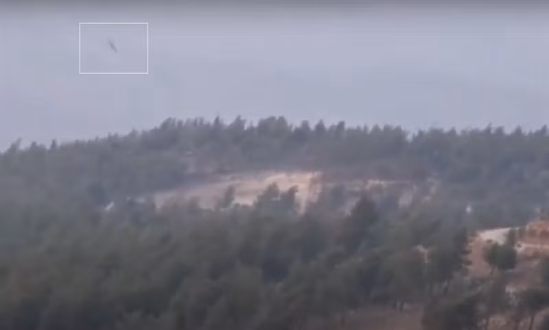 Lý do đòn không kích của Su-30SM chính xác gần như tuyệt đối bởi tất cả vũ khí được sử dụng trong đợt tấn công này đều là bom dẫn đường KAB-500S-E. Loại bom này được thiết kế với những đầu đạn dẫn đường chính xác hoạt động theo nguyên tắc "ném và quên" có thể tiêu diệt mục tiêu với độ chính xác tuyệt vời trong bất kỳ thời gian trong ngày và trong mọi điều kiện thời tiết.