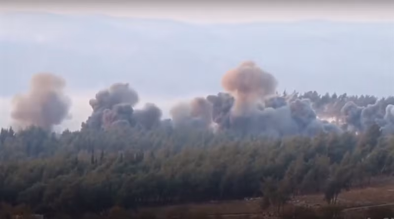 Bom KAB-500S-E có thể tiêu diệt mục tiêu với toạ độ đã biết trước hoặc được các máy bay mang chúng cung cấp khi chuẩn bị thả bom. Ngòi nổ được cấu tạo tiếp xúc với 3 loại giữ chậm.