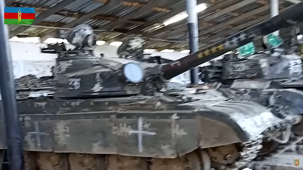 Nếu đánh giá các đoạn video do Bộ Quốc phòng Azerbaijan đăng tải, chúng ta có thể thấy rằng đạn chính xác cao MAM-C phóng từ UAV Bayraktar TB2 của Thổ Nhĩ Kỳ chỉ làm dải xích và bộ truyền động bị ảnh hưởng.