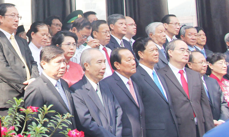 Dang huong tuong niem Quoc To Hung Vuong tai TP HCM-Hinh-3