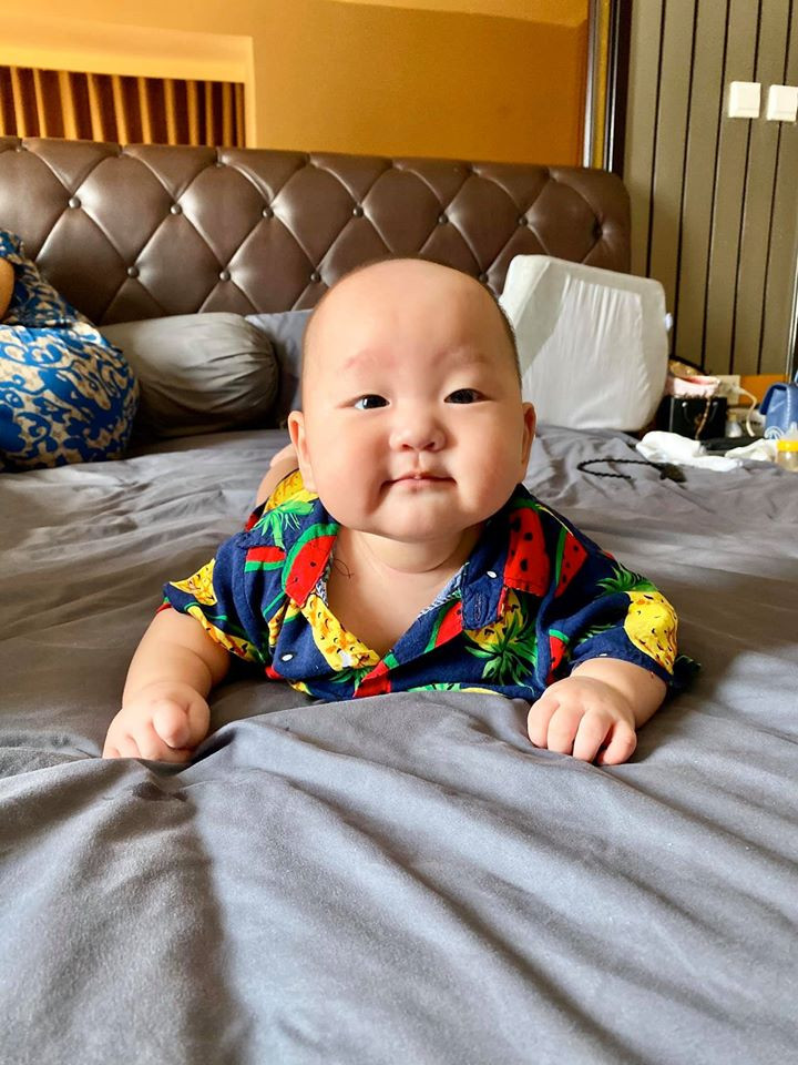 Nhiều bạn bè, người hâm mộ của Trà My Idol cho rằng nhìn em bé đã thấy "vui hết nấc", "đang buồn nhìn mặt ảnh là thấy vui rồi đó", và còn gọi bé là "Tiểu màn thầu", "Bánh bao sữa"...