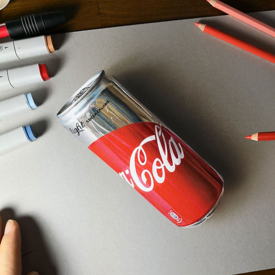 Thường Marcello sẽ mấy vài giờ để biến một trang giấy trắng thành đồ vật giống hệt như thật. Đặc biệt, anh không bao giờ bán các tác phẩm nghệ thuật của mình.