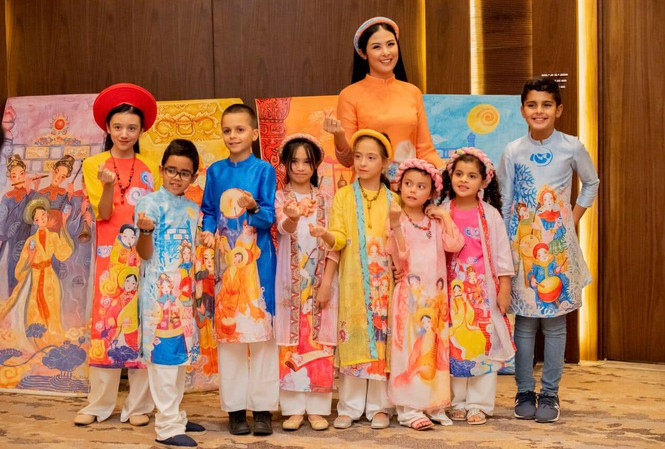 NTK Trung Quoc sao chep ao dai Viet Nam: Cuc My thuat noi gi?