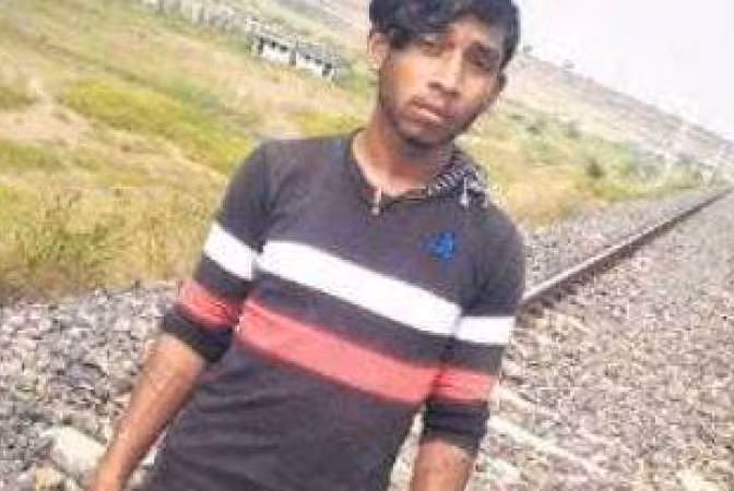 Thieu nien chet duoi truoc mat rat nhieu nguoi biet boi, 