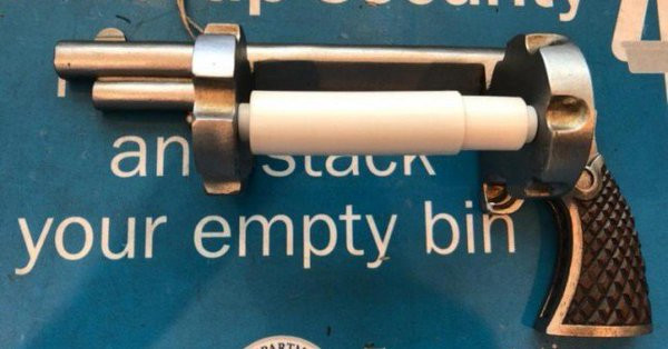 Phat hoang thay sung trong hanh ly, roi “te ngua” voi su that bat ngo hon...