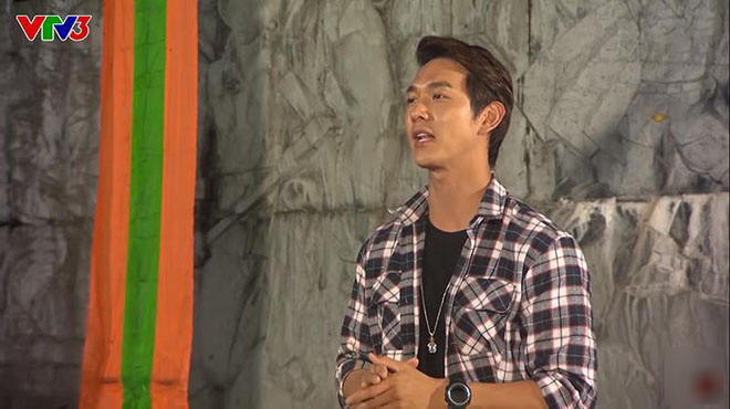 Khoảnh khắc hài hước hậu trường các MC nổi tiếng dẫn trên VTV Khoanh khac hai huoc hau truong cac MC noi tieng dan tren VTV