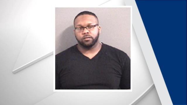 Giup canh sat bat toi pham, nguoi dan ong lai bi bat vi su that 