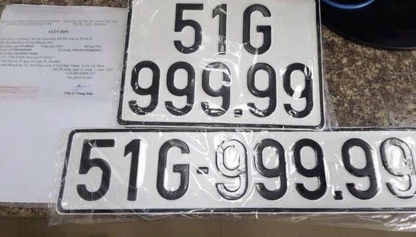 Lo dien chu xe BMW 330i bam duoc bien so 99999