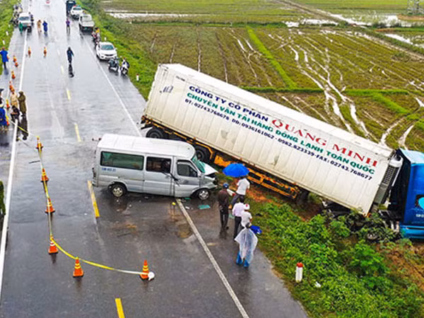 Danh sach nan nhan thuong vong vu oto cho su thay tong xe container o Quang Ngai