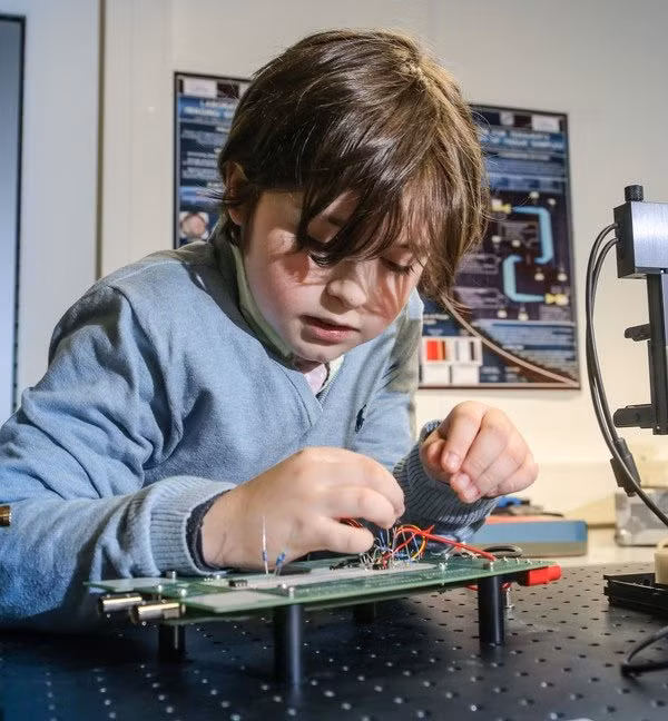 Nguong mo thien tai tot nghiep dai hoc nam 9 tuoi-Hinh-3