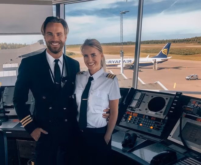 Bạn trai của Fagerström cũng là một phi công. "Tôi khuyên bạn có thể thử vì điều đó khá thuận tiện. Hai người có thể nói chuyện với nhau cả ngày bằng 'ngôn ngữ hàng không' và dễ dàng chia sẻ hơn vì anh ấy ở cùng một vị trí với bạn", cô nói.