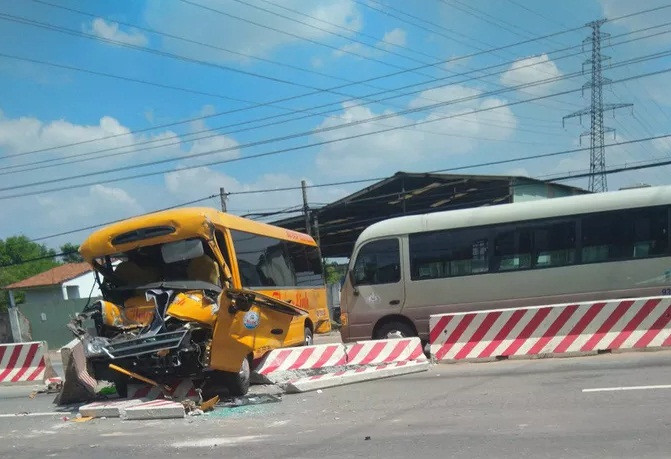 Chiec xe den dui, gap nan 2 lan tren quoc lo
