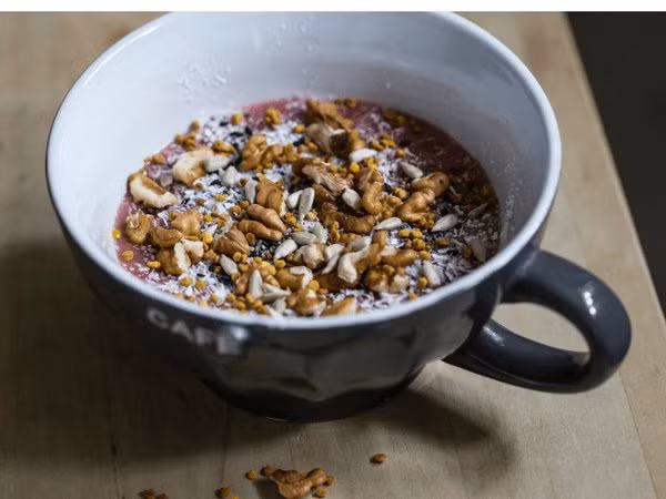 9. Ngũ cốc và nước ép cam: Mọi người thường tiêu thụ nước cam và ngũ cốc vì nó được coi là một bữa sáng lành mạnh. Nhưng các tinh bột trong ngũ cốc và axit trong nước cam có xu hướng làm bạn thêm mệt mỏi hơn sau khi sử dụng. Ảnh: Boldsky.