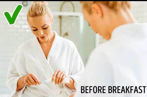 Không đánh răng trong vòng một giờ sau khi ăn: Nhiều nha sĩ tin rằng đánh răng ngay sau khi ăn là đồng nghĩa với việc cố gắng loại bỏ mảng bám răng bằng giấy nhám. Bất kỳ thực phẩm nào (đặc biệt là hoa quả có múi, trái cây chứa axit, cà chua, đồ uống thể thao và nước sô đa) làm cho men răng của chúng ta nhạy cảm hơn với các ảnh hưởng bên ngoài. Thay vì đánh răng ngay sau khi ăn, bạn hãy tập thói quen sống khỏe bằng cách súc miệng với nước sạch. Ảnh: Depositphotos.