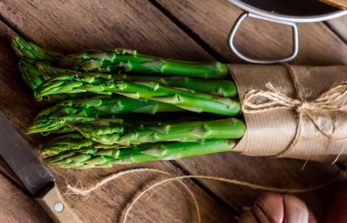 13. Măng tây: Măng tây là một nguồn tuyệt vời cung cấp vitamin A, C, E, K, folate, cholin và khoáng chất như canxi, magiê, phốt pho, kali và chất xơ. Những chất trong măng tây rất tốt cho gan. Ảnh: Shutterstock.
