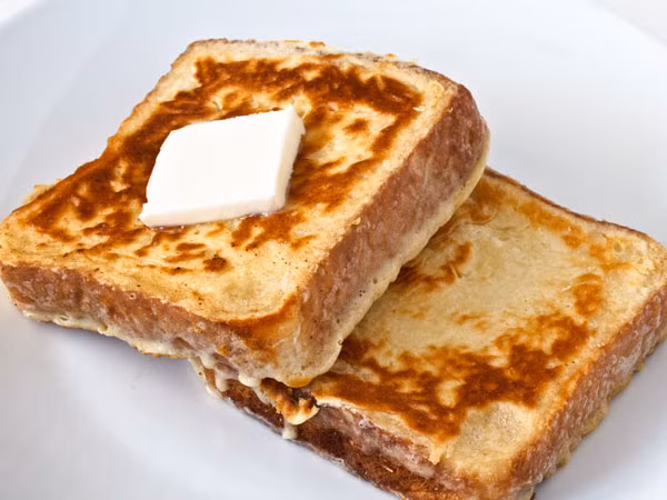 Ngày nay những người bận rộn hầu như không có thời gian để ngồi yên lặng và thưởng thức bữa sáng. Vì vậy, họ có một số thói quen ăn sáng xấu khiến vòng hai tăng vù vù. Sau đây là một số thói quen bạn nên bỏ ngay để vòng eo không tăng thêm. Ảnh: Boldsky.