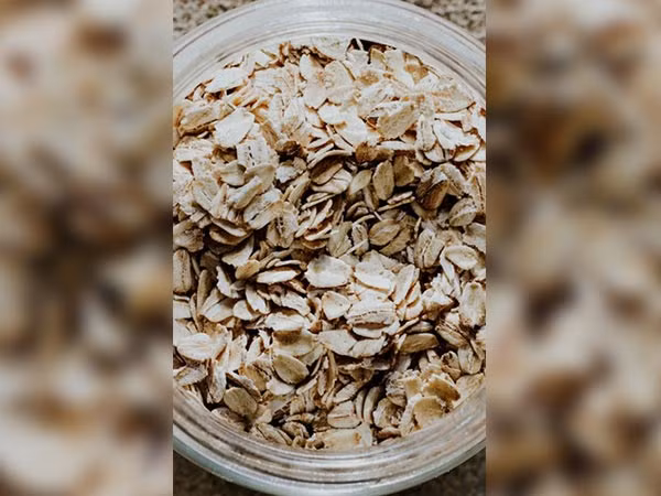 Yến mạch là thực phẩm ăn sáng lý tưởng. Nó không chỉ giúp giảm cân, mà còn tốt cho tim và sức khoẻ tổng thể. Ảnh: Boldsky.