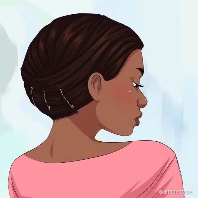 Tránh các máy tạo kiểu tóc và không bao giờ sử dụng chúng mà không có dụng cụ phun tránh nhiệt. Nhiệt độ cao của các thiết bị này làm yếu sợi tóc của bạn. Ảnh: Brightside.