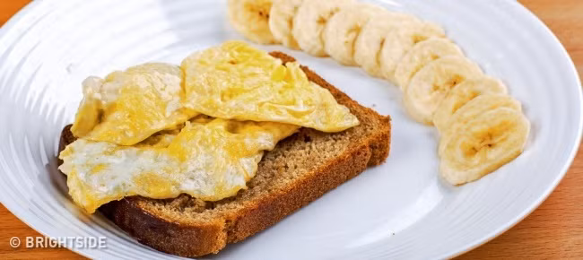 Chế độ ăn uống quân sự: Chế độ ăn uống quân sự, đôi khi còn được gọi là Chế độ ăn kiêng 3 ngày, có thể dễ dàng giúp bạn giảm tới 4,5kg trong một tuần. Nếu bạn đang có ý định giảm cân thì hãy tham khảo những ý tưởng nấu bữa sáng lành mạnh cho những ngày ăn kiêng sau đây. Ảnh: Bright Side.