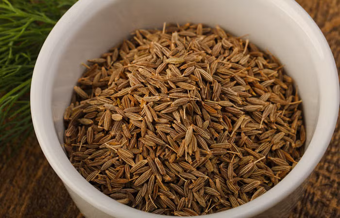 Hạt thì là tây: Hạt thì là tây có màu tro kèm theo màu xanh nhìn giống như hạt dưa hấu nhỏ, có thể làm cho thức ăn nhừ, thơm ngọt hơn. Loại hạt nhỏ bé này có thể giúp đỡ ợ chua, đau bụng đầy hơi và đặc biệt là có thể điều hòa cảm giác thèm ăn của bạn. Ảnh: Shutterstock.