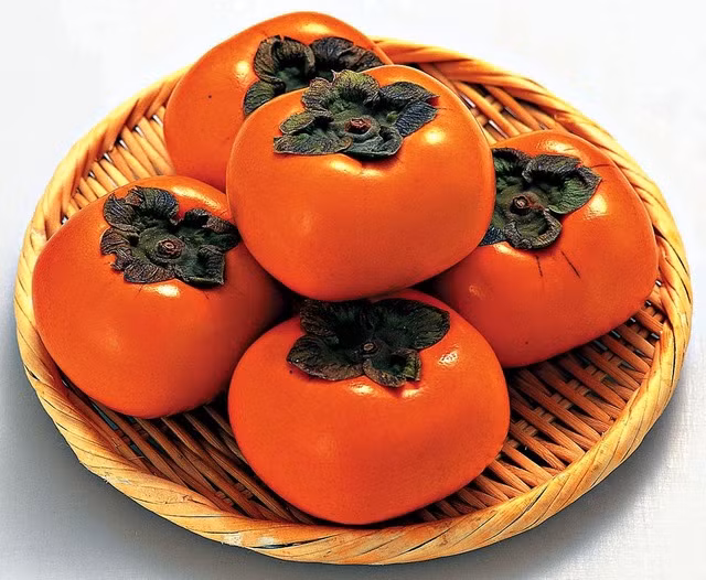 3. Chống xuất huyết tự nhiên: Quả hồng từ lâu được người Nhật Bản biết đến có đặc tính chống xuất huyết. Bởi thế, nó được sử dụng trong việc kiểm soát chảy máu quá nhiều do bị thương. Ảnh: Alicdn.