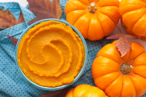 Bí đỏ: Thực phẩm chống ung thư này chứa beta- carotene, vốn được biết đến để kích thích hệ miễn dịch của cơ thể, từ đó có thể làm chậm sự phát triển của các tế bào ung thư. Một carotenoid khác có trách nhiệm ngăn chặn sự phát triển ung thư là alpha-carotene. Ảnh: Internet.