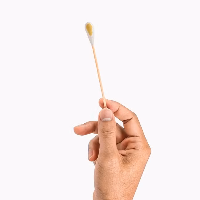 7. Ráy tai ở dạng dịch lỏng: Nếu gần đây, ráy tai của bạn có dịch lỏng, màu vàng thì đó là dấu hiệu của của viêm nhiễm. Hãy đi khám để hiểu hơn về tình trạng này. Ảnh: BS.