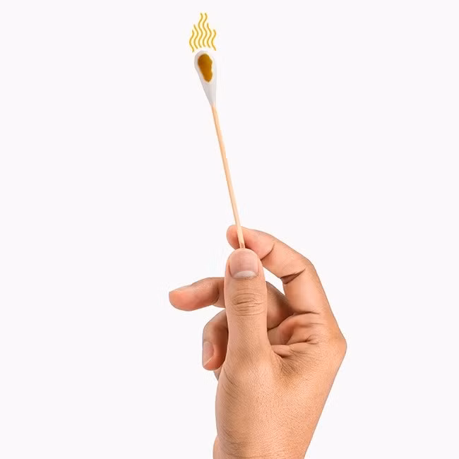 6. Ráy tai có mùi khó chịu: Bạn nên hết sức cẩn thận nếu ráy tai của mình có mùi khó chịu bởi đó là dấu hiệu bạn bị viêm tai giữa. Ngoài mùi khó chịu, bạn còn thỉnh thoảng bạn cảm thấy tiếng ồn, tiếng nổ, hay những tiếng ù ù khó chịu thì hãy đến bệnh viện càng sớm càng tốt. Ảnh: BS.