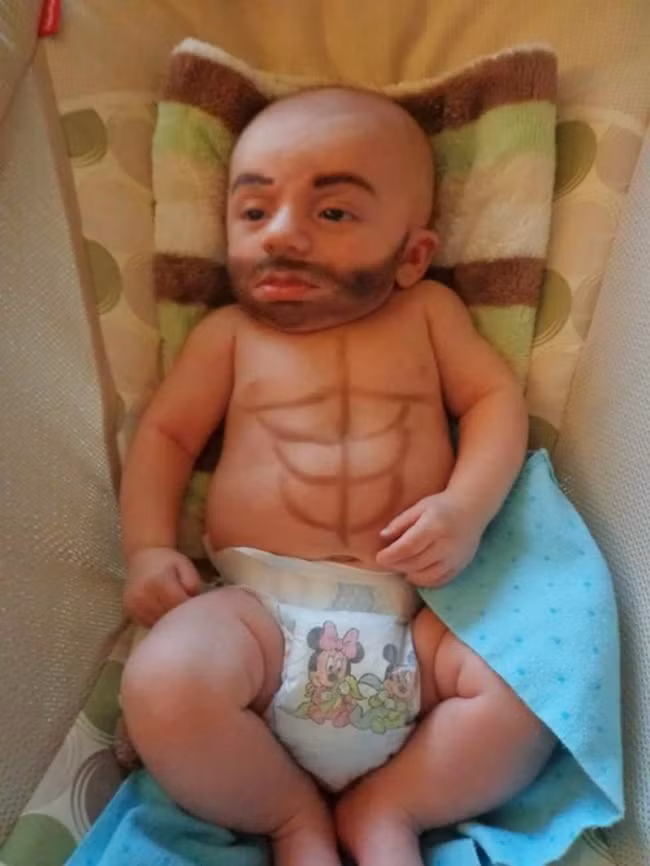 Khi mẹ để bố trông con. Ảnh: BS.