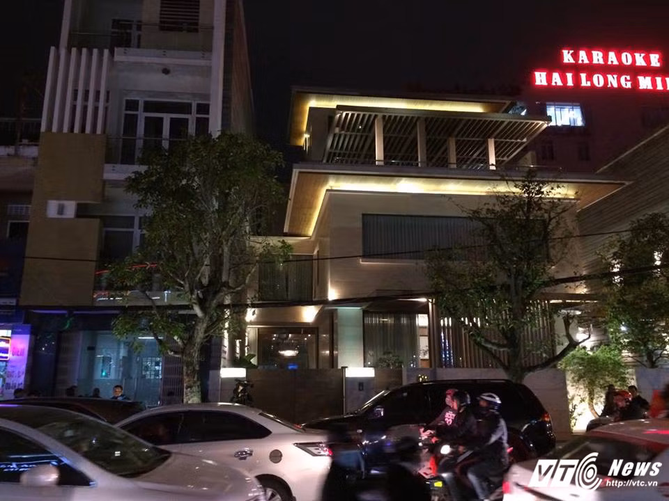 Ông Phan Văn Anh Vũ (SN 1975), có biệt danh là Vũ Nhôm trú tại số nhà 82 đường Trần Quốc Toản (TP Đà Nẵng). Ông này được xem như là một đại gia bất động sản ở TP Đà Nẵng.