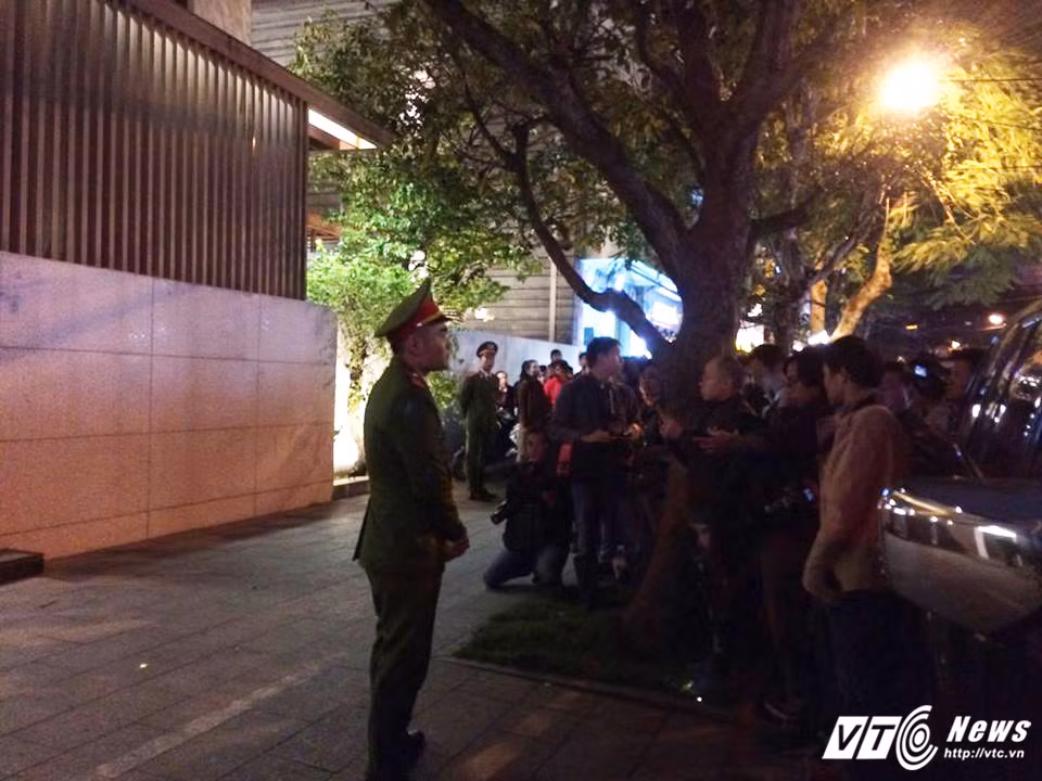 Công an canh gác ngôi nhà Vũ Nhôm.