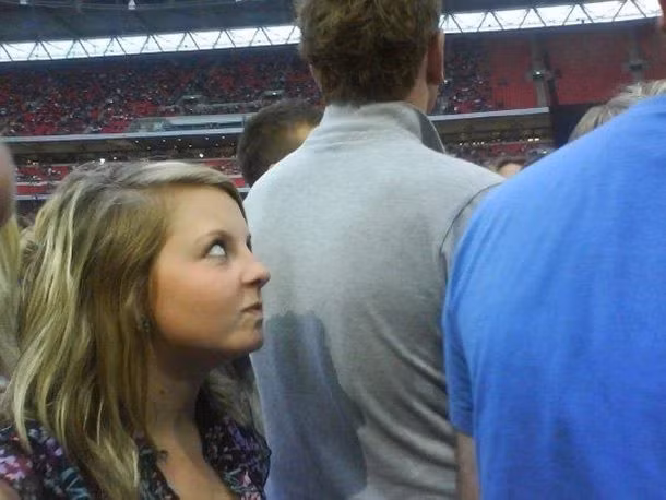 Lại thường bị ghét khi họ đứng xem các chương trình biểu diễn. Ảnh: List25.