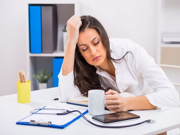 7, Khó khăn trong việc hấp thụ các chất dinh dưỡng thiết yếu: Quá nhiều chất xơ có thể làm giảm khả năng hấp thu các chất dinh dưỡng từ thực phẩm, dẫn đến thiếu hụt. Ảnh: Boldsky.