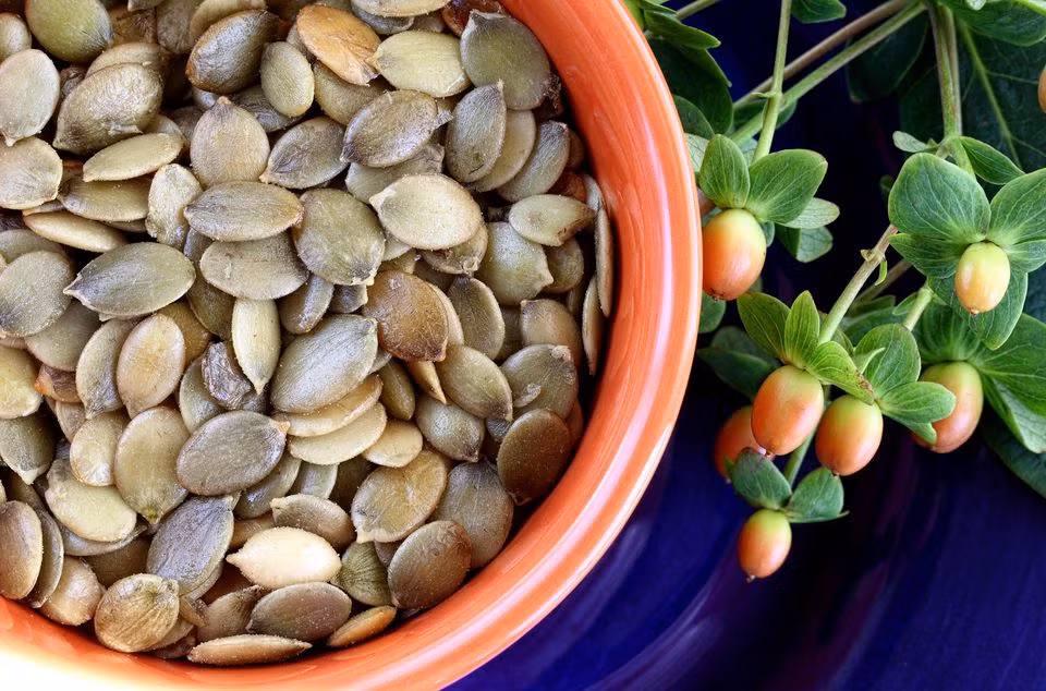 9. Giúp cải thiện tâm trạng: Ăn hạt bí ngô còn giúp cải thiện tinh thần và thể chất. Các nhà khoa học đã phát hiện ra rằng, hạt bí ngô cho thấy kết quả tuyệt vời trong việc làm giảm các triệu chứng của bệnh trầm cảm. Hơn nữa, nó cũng rất tốt cho việc giảm căng thẳng và lo lắng. Ảnh: Getty.