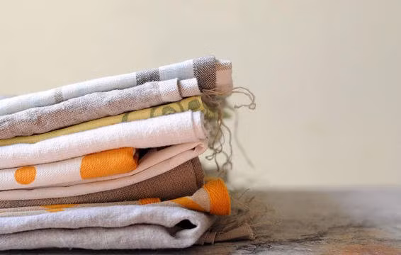 Khăn lau tay trong bếp là thứ cực bẩn dùng nhiều mà không được giặt thường xuyên. Hãy giặt khăn mỗi ngày và thay khăn thường xuyên. Ảnh: Getty.