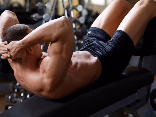 Không tập thể dục: Tập thể dục thường xuyên giúp bạn phòng ngừa bệnh cảm lạnh hiệu quả. Đó là vì nó giúp cải thiện hệ miễn dịch và thải chất độc khỏi cơ thể. Ảnh: Boldsky.