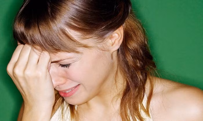 1. Bảo vệ thị lực: Theo Huffington Post, chức năng cơ bản của tuyến lệ đó là bảo vệ đôi mắt, giúp tăng cường thị lực. Lợi ích của việc khóc không chỉ là rửa nhãn cầu mắt, mí mắt mà nước mắt còn giúp ngăn sự mất nước của niêm mạc. Ảnh: Wonderslist.