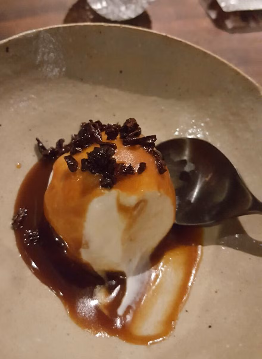 Món kem cam nhìn không nỡ ăn. Ảnh: BP.