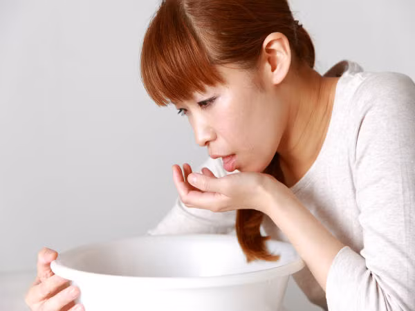 9. Ngừa bệnh tả: Nhờ đặc tính chống vi khuẩn, lá ổi có lợi trong việc điều trị cho những người bị bệnh tả. Ảnh: Boldsky.