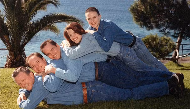 Bức ảnh gia đình vui nhộn. Ảnh: List25.