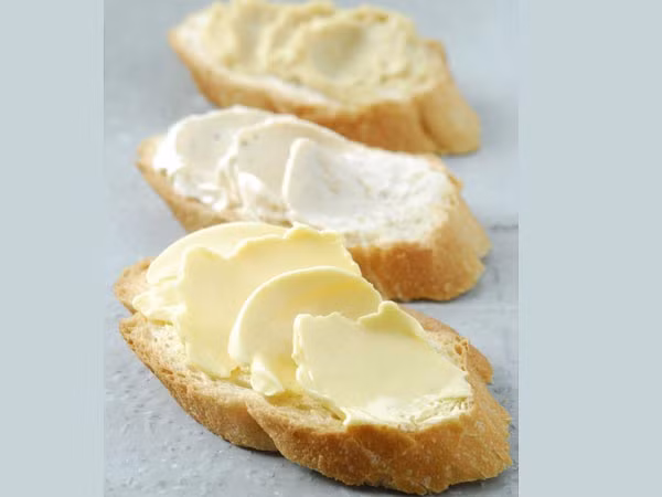 8. Bơ thực vật: Bơ thực vật có chứa chất béo trans có thể làm tăng nguy cơ mắc bệnh tiểu đường týp 2 và một số vấn đề sức khoẻ khác. Ảnh: Boldsky.