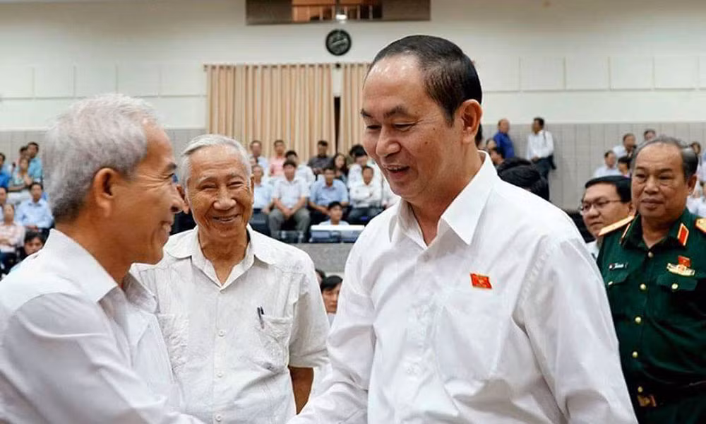 Chủ tịch nước Trần Đại Quang trò chuyện với cử tri tại quận 4, TP HCM.