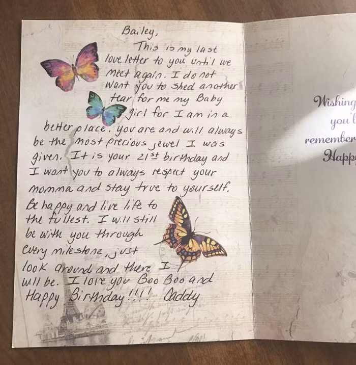 Bức thư viết tay từ ông bố quá cố chúc mừng sinh nhật 21 của con gái. Ảnh: Twitter.