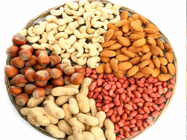 Quả hạch (quả vỏ cứng hạt mềm): Đây là đồ ăn nhẹ lành mạnh và thơm ngon cũng rất bổ dưỡng. Các vitamin, khoáng chất và axit amin có trong chúng sẽ giúp sửa chữa các mô cơ thể và thúc đẩy sự phát triển của xương và cơ bắp mới, nhờ đó, làm chiều cao tăng lên. Ảnh: Boldsky.