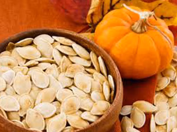 Hạt bí: Chúng là nguồn cung cấp magiê tốt nhất, rất cần thiết cho sự hình thành xương và răng. Những hạt này có nhiều axit amin được coi là tốt cho tăng trưởng chiều cao. Ảnh: Boldsky.