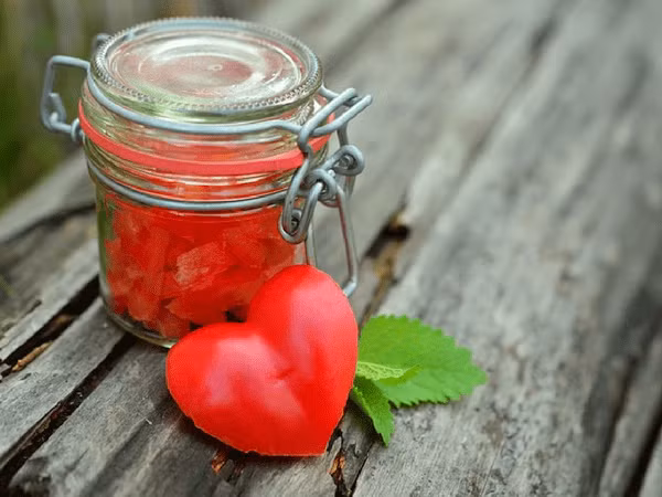 Thường xuyên ăn dầu hạt lanh thúc đẩy hoạt động hệ thống tim mạch tốt và làm giảm huyết áp và tăng cường sức khoẻ tim. Ảnh: Boldsky.