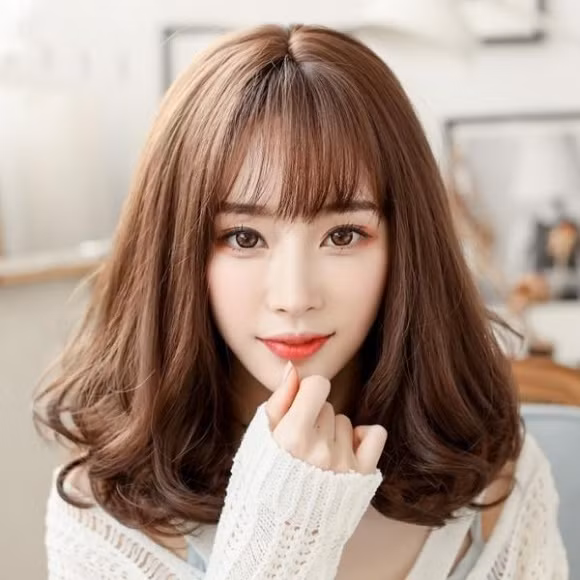 Kiểu tóc xoăn lọn về phía ngọn tạo sự quyến rũ và thẩm mỹ hơn cho chủ nhân. Ảnh: Internet.