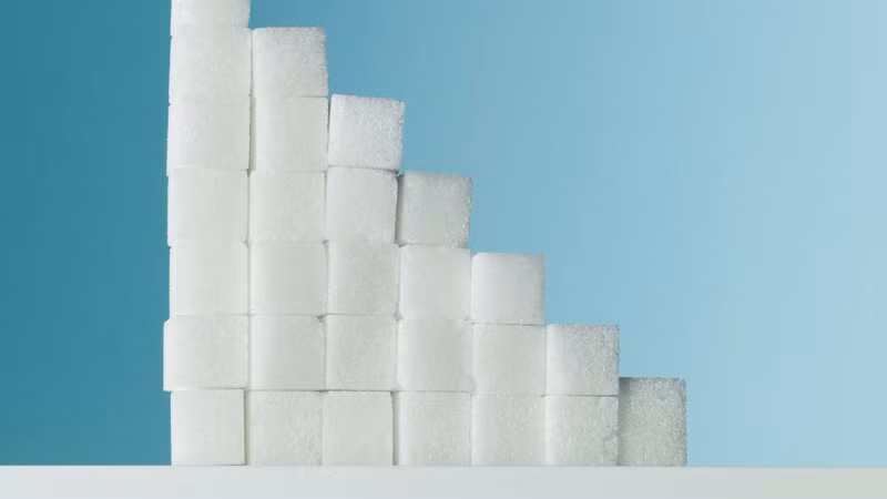 Không dùng đường: Cô em gái Kourtney cho hay, cô luôn cố tránh xa đường, đặc biệt là đường tinh luyện. "Đường là một thứ gây nghiện", cô viết trên web của mình "Chúng còn gây tích mỡ dưới da và làm cho da bị chảy xệ, sần sùi”. Ảnh: Getty.