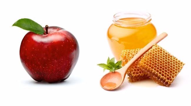 3. Một số loại thực phẩm có thể biến mất mãi mãi: Thật không may, do sự nóng lên toàn cầu và các yếu tố tiêu cực khác, một số thực phẩm đang trên bờ vực tuyệt chủng. Chẳng hạn như: Một số loại táo cần mùa đông lạnh hơn, chuối bị ảnh hưởng bởi một dịch bệnh nấm và cây bắt đầu chết nhanh chóng. Ngoài ra, trong những năm gần đây, số lượng các đàn ong mật đã giảm đáng kể. Do đó, trong tương lai, chúng ta có thể sẽ không còn mật ong để dùng... Ảnh: Depositphotos.